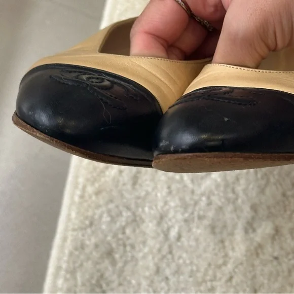 Vintage Chanel two tone ballerina flats 37.5 - Picture 3 of 10